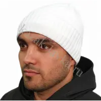 Мужская шапка белая